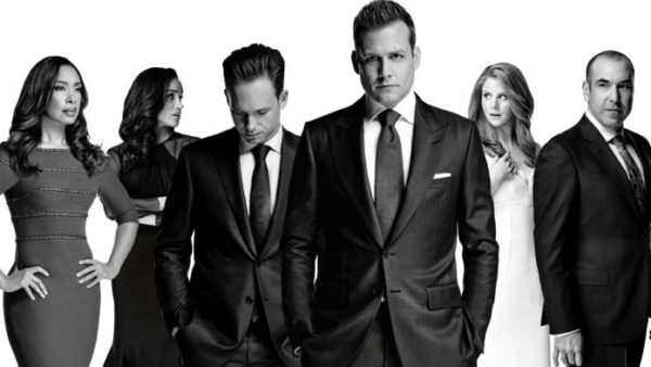 Imagem com os principais do seriado Suits